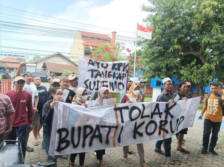 Puluhan Warga Tayu Pati Kirim Surat ke KPK, Desak Penetapan Tersangka Bupati Sudewo