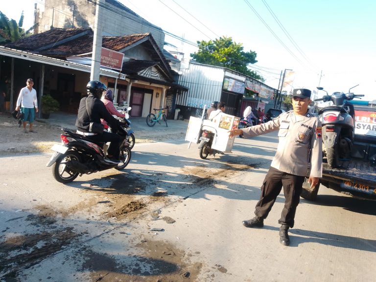 Dua Motor Tabrakan di Jalan Pati-Kayen, Pengendara Luka dan Motor Ringsek
