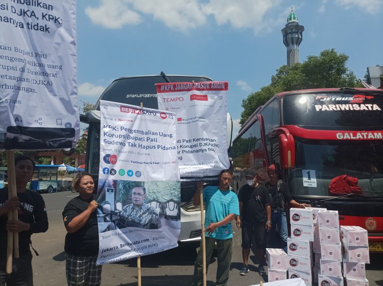 Ratusan Warga Pati Geruduk KPK, Desak Penetapan Bupati Sudewo sebagai Tersangka