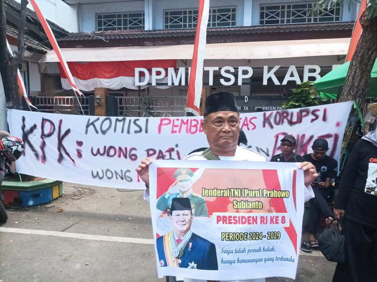 Donasi Terkumpul Rp 187 Juta, Ratusan Warga Pati Geruduk KPK
