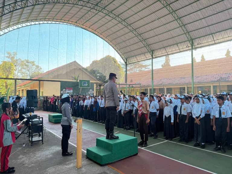 Polresta Pati Ajak Pelajar SMP Gunakan Media Sosial Secara Bijak dan Fokus Raih Prestasi