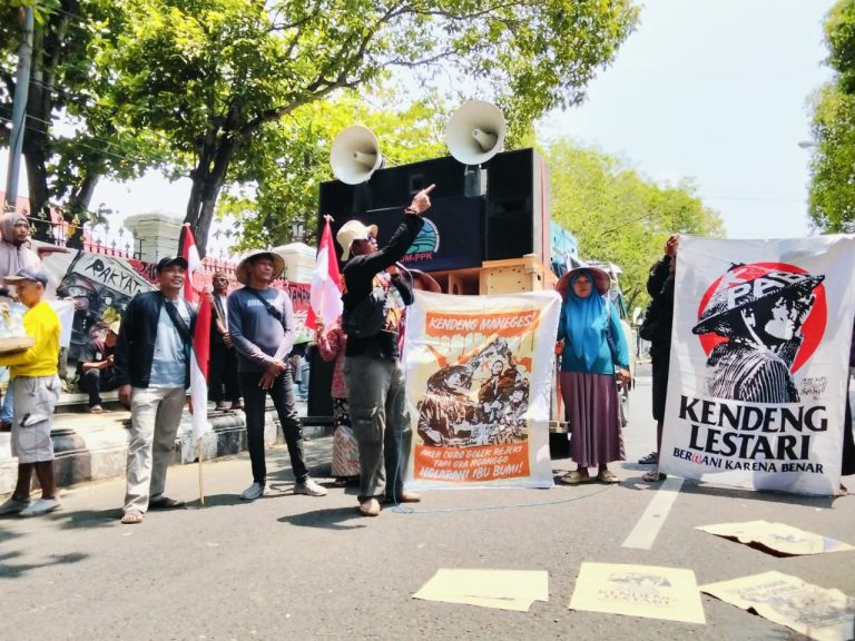 JMPPK Demo Tolak Tambang Ilegal di Pegunungan Kendeng 