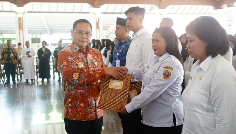 Bupati Pati Lantik 1.049 PPPK dan PNS, Tekankan Pelayanan Terbaik untuk Masyarakat