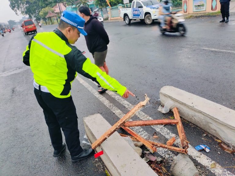 Ngebut di Pagi Buta, Pemuda Gabus Tewas Usai Tabrak Pembatas Jalan di Margorejo