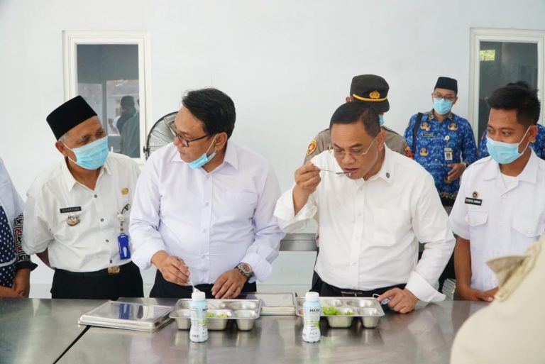 Bupati Pati Tinjau Dapur Makan Bergizi Gratis, Apresiasi Pelaksanaan Program Presiden