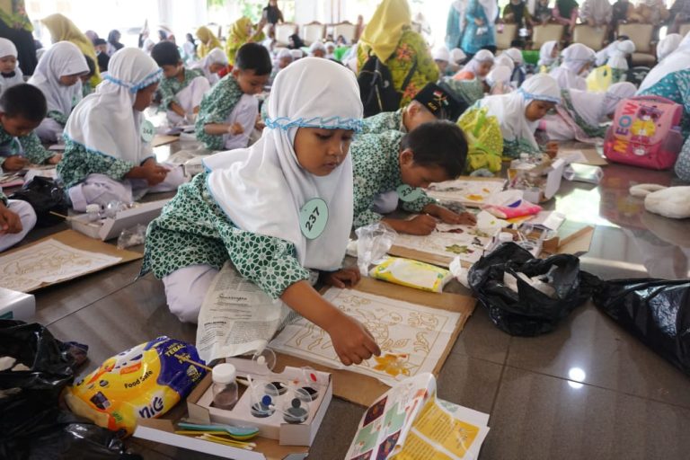 500 Anak Ramaikan Lomba Membatik: YPMNU Pati Kenalkan Batik Sejak Dini
