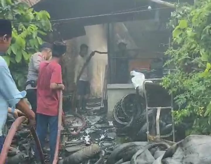Si Jago Merah Lahap Rumah di Kajen, Diduga Korsleting Listrik