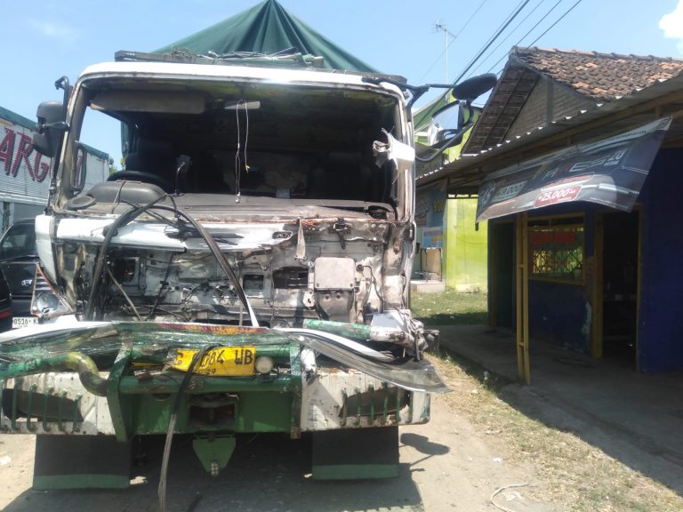 Dua Truk Tabrakan di Jalan Juwana-Batangan, Ini Mulanya