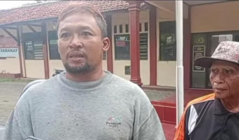 Warga Asempapan Datangi Polsek Trangkil Serahkan Surat Pemberitahuan Protes Perdes dan Limbah Pabrik
