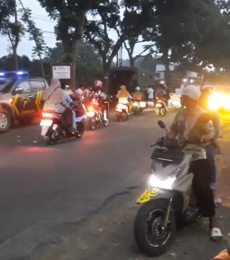 Tabrakan Motor vs Truk Brimob di Margoyoso, 1 Pengendara Tewas