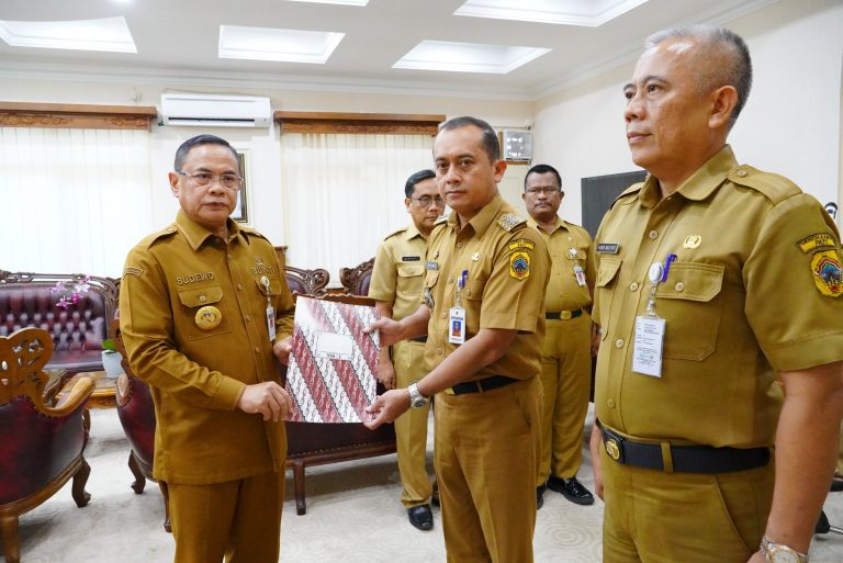 Dilantik Bupati, Febes Mulyono-Tony Romas Resmi Jabat BPKAD dan Dishub