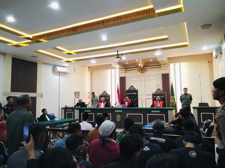 PN Pati Gelar Sidang Eksepsi Teguh dan Botok