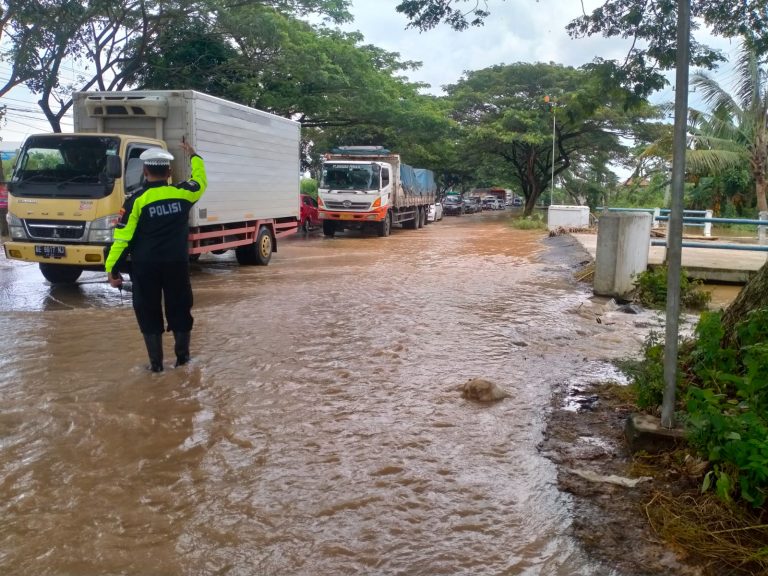 Banjir Setinggi 15 Sentimeter Genangi Pantura Pati–Juwana