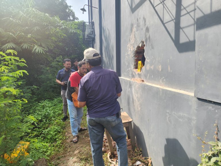 Tembok Dijebol, Alfamart di Margorejo Pati Dibobol Maling