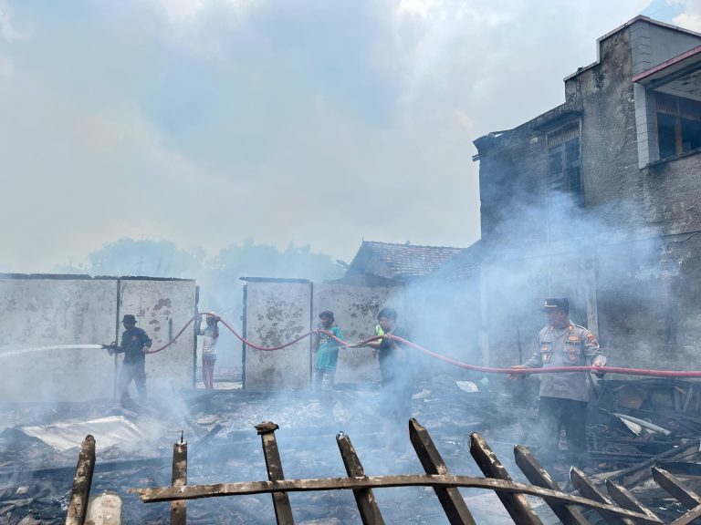 Cekcok Keluarga Berujung Kebakaran Dua Rumah di Jaken
