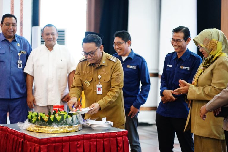 Peringati HPN, PWI Pati Santuni Anak Yatim dan Salurkan Bantuan Sekolah