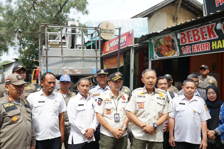 Gerakan Indonesia ASRI, Satpol PP Pati Bersihkan Baliho Ilegal