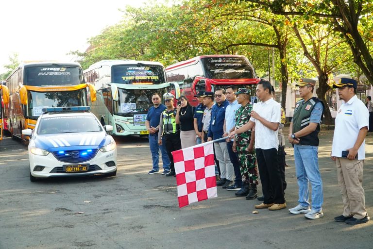 Pemkab Pati Berangkatkan 16 Bus Mudik Gratis untuk Warga