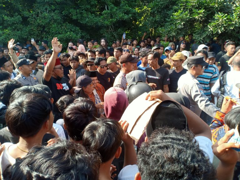 Ratusan Warga Gruduk Yayasan Ndholo Kusumo Tlogosari, Protes Dugaan Pencabulan Santriwati