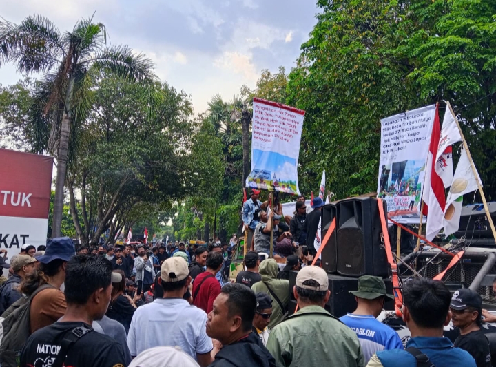 Ribuan Warga Datangi Polresta Pati, Soroti Penegakan Hukum