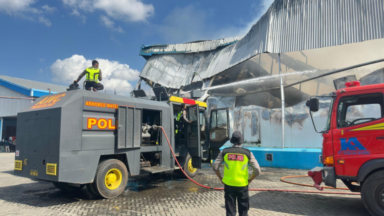 Empat Gudang Cold Storage PT Dua Putra Terbakar, Penyebab Masih Diselidiki