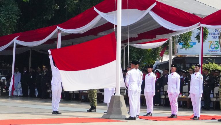Semangat Kemerdekaan, Bawaslu Kabupaten Pati Hadiri Upacara HUT ke-81 RI di Alun-Alun Pati