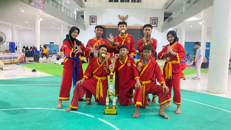 Tapak Suci SMK Muhammadiyah 3 Sukolilo Raih Juara Umum 2 UMKU Silat Star VI